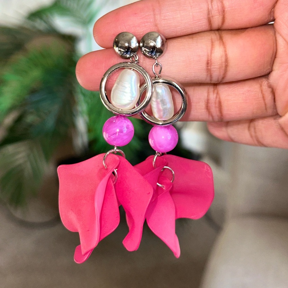 NWT Floral Pink Rose Petal & White Pearl Dangly Earrings